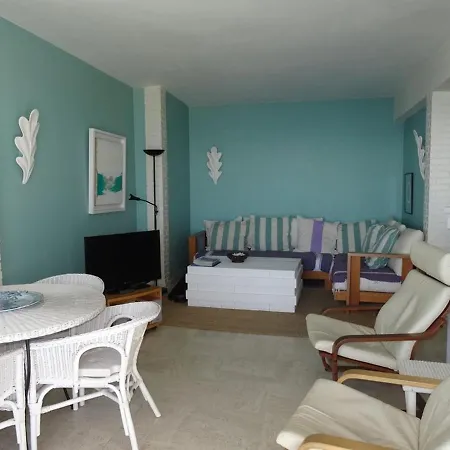 Apartment T2 + Climatise, Proche Et Commerces, Port - Fr-1-335-172 *