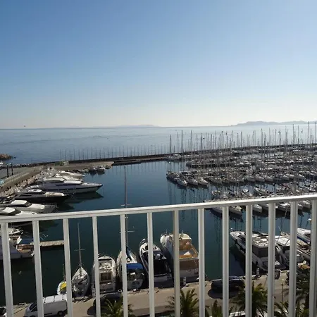 Apartment T2 + Climatise, Proche Et Commerces, Port - Fr-1-335-172